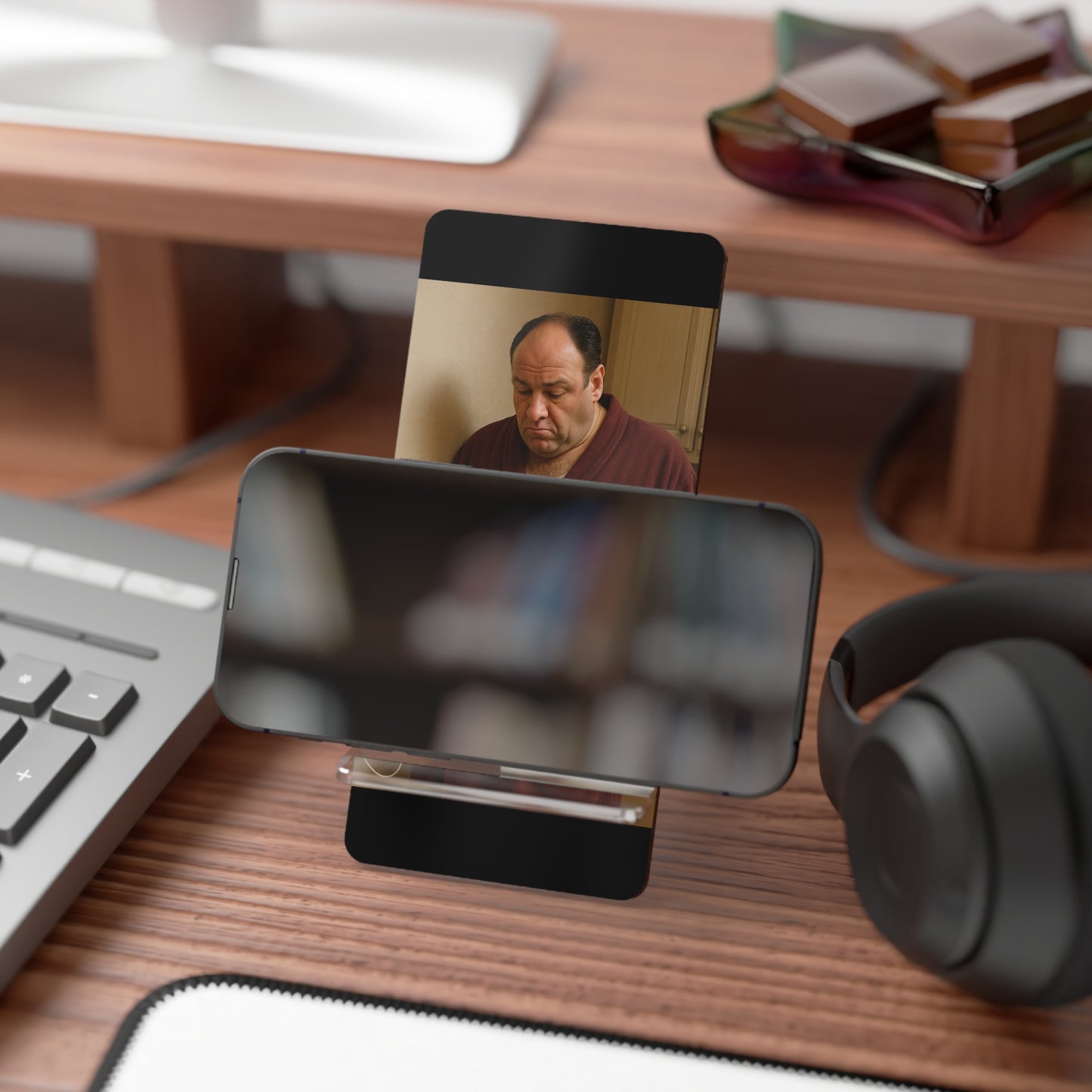 Funny Smartphone Display Stand - Perfect Gift for Tech Lovers